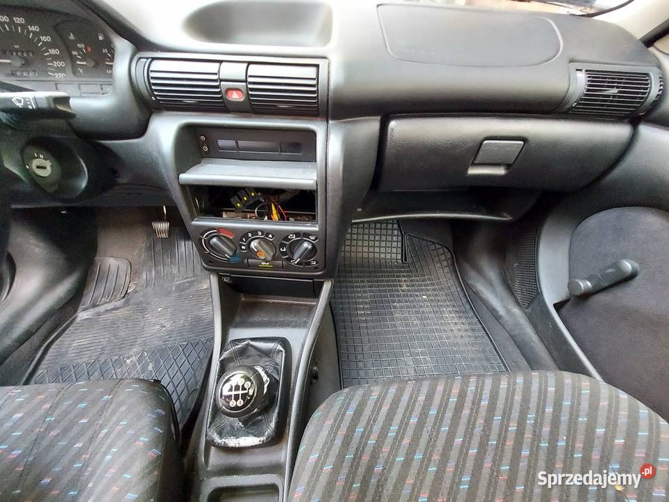 Opel Astra F Classic sedan stłuczce 16 16v Astra dolnośląskie Wrocław