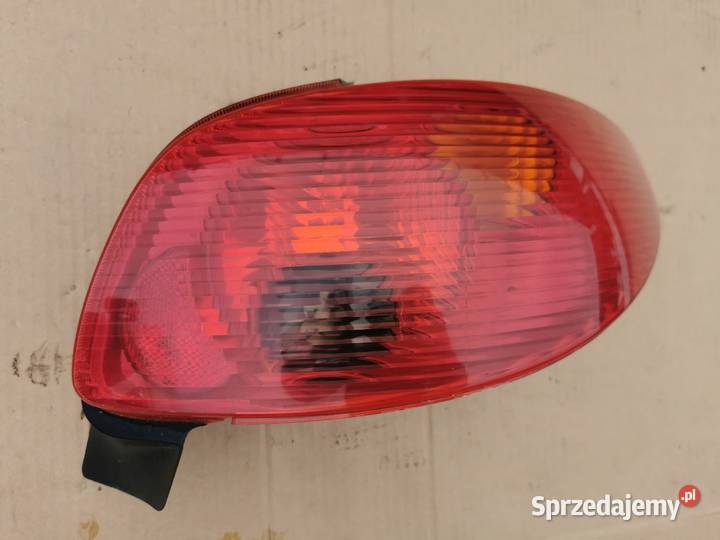 Lampa tył tylnia prawa rh peugeot 206 lift hb Rok produkcji 2005 Sieraków