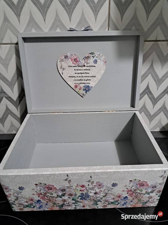 Kuferek wspomnień kwiatowy z motylem imię opolskie
