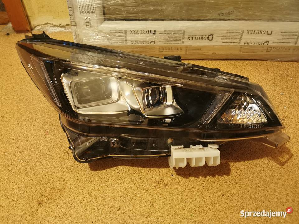 LAMPA PRAWA REFLEKTOR NISSAN LEAF II 17 FULL LED osobowe Pielgrzymka