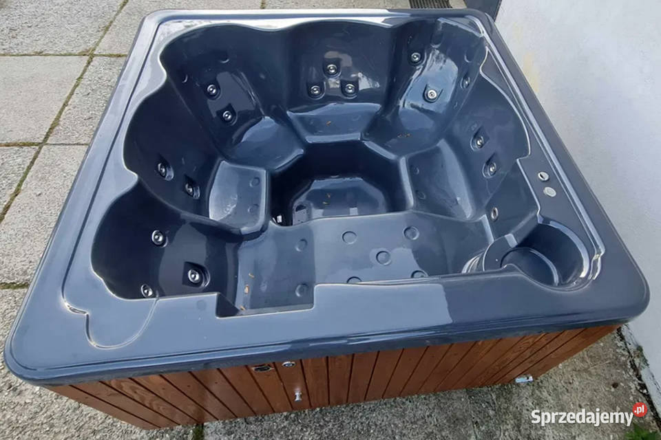 JACUZZI OGRODOWE 6 W ZABUDOWIE Z DREWNA z Wrocław
