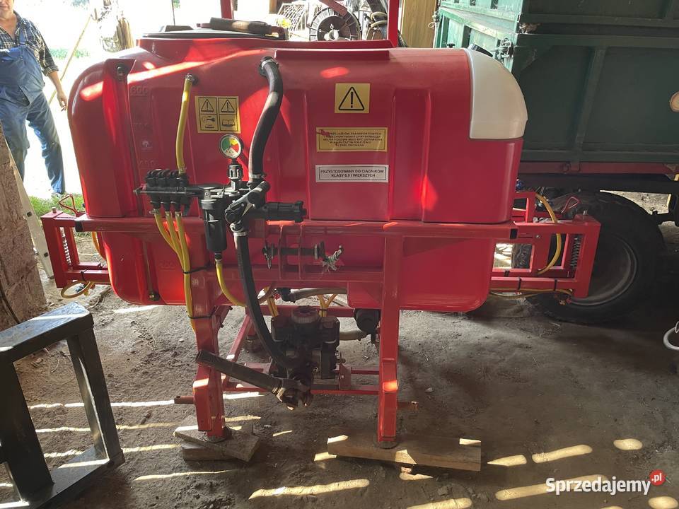 Opryskiwacz 600 litrów lance 12 m Nagórki