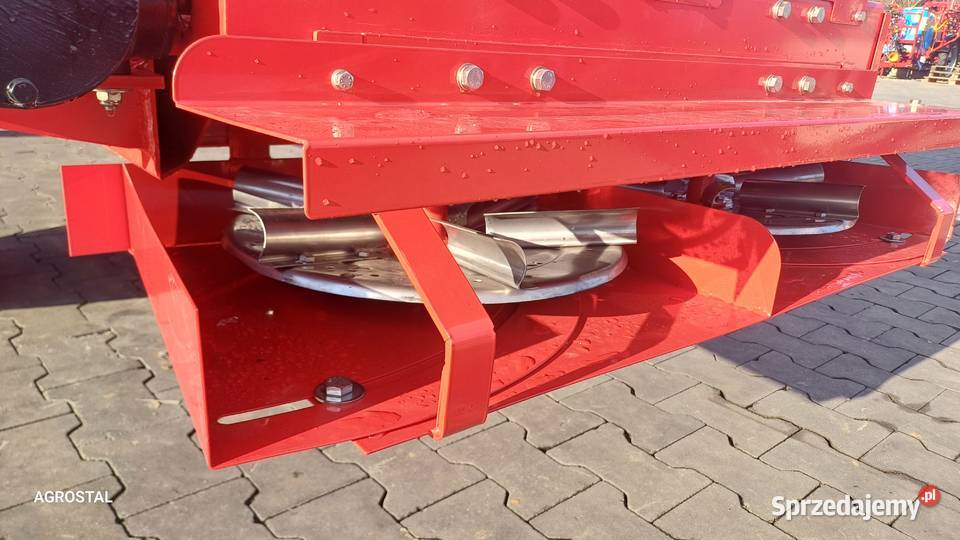 Rozsiewacz Wapna piaskarka solarka firmy LISICKI Tarnogród