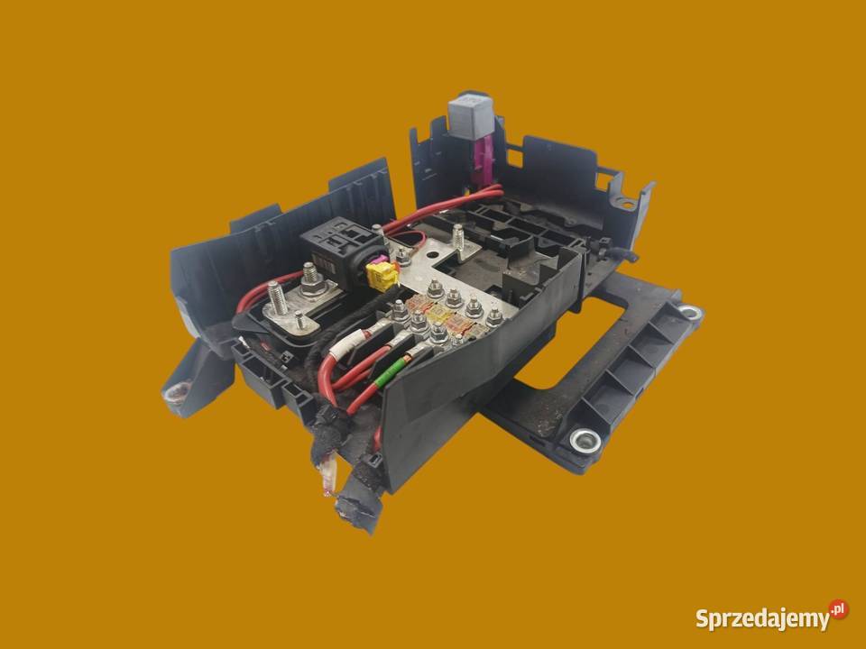 SKRZYNKA BEZPIECZNIKÓW AKUMULATORA 7L0937548C sprzedam