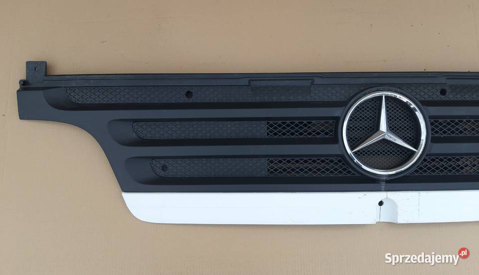 MERCEDES ATEGO GRILL ATRAPA EMBLEMAT A9738800023 części blacharskie Trzciel