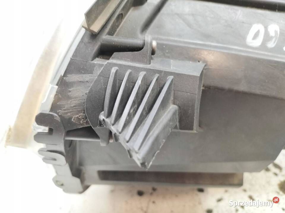 LAMPA PRZÓD PRAWA USZKODZONA 9808572580 Peugeot