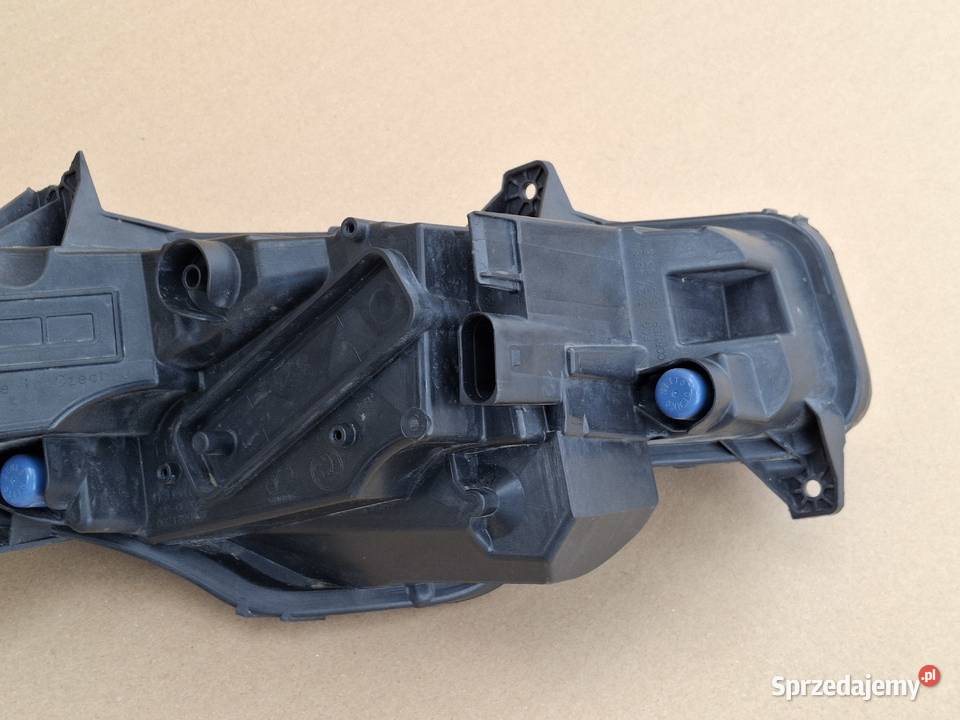 SKODA OKTAVIA IV 4 HALOGEN LEWY LAMPA Lampy przeciwmgielne Bieleń