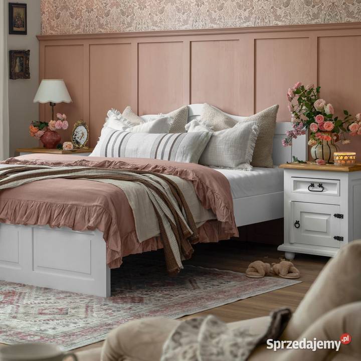 Białe łózko drewniane w stylu wiejskim ACC 04 Maków Podhalański