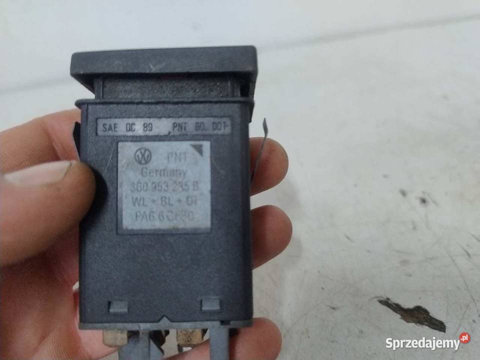 WŁĄCZNIK ŚWIATEŁ AWARYJNYCH VOLKSWAGEN PASSAT B5