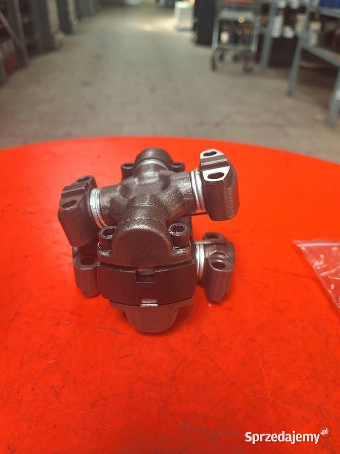 PRZEGUB CARDANA KPL MASSEY FERGUSON 5744000000