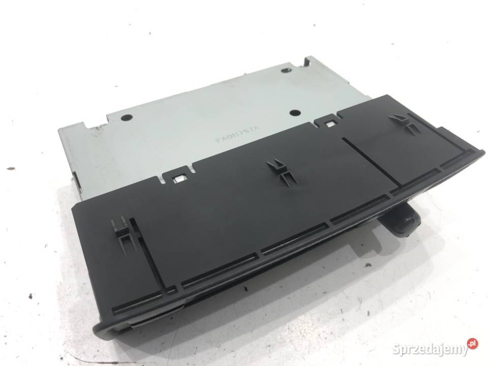 RADIO TOYOTA YARIS I 861100D040 9905 ODTWARZACZ