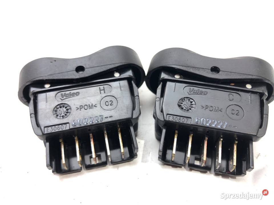 PRZEŁĄCZNIK SZYB DACIA DUSTER E30607 1018 SUV