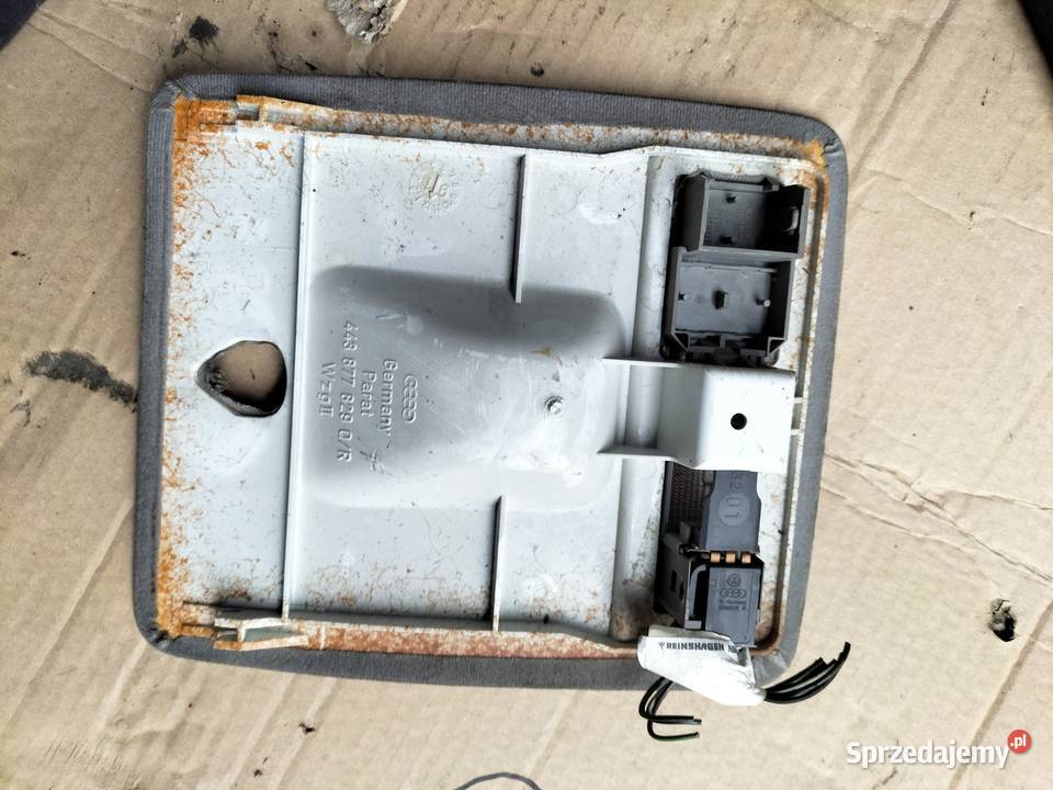 AUDI 80B4 443877829 LAMPKA WNĘTRZA OŚWIETLENIE osobowe Pozostałe Kamień-Kolonia