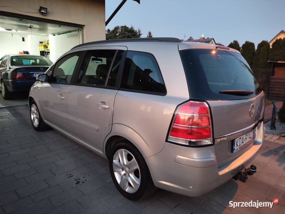 Sprzedam opel Zafira 7 osobowy Anglik lakier metallic Dąbrowa Tarnowska
