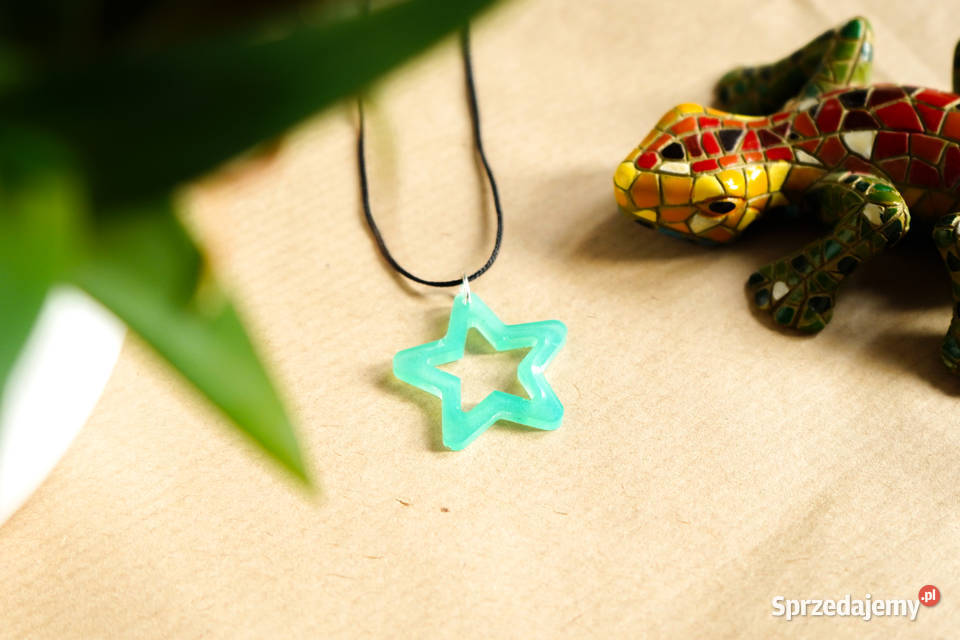 Turkusowy wisiorek gwiazdka świecąca w ciemności Warszawa