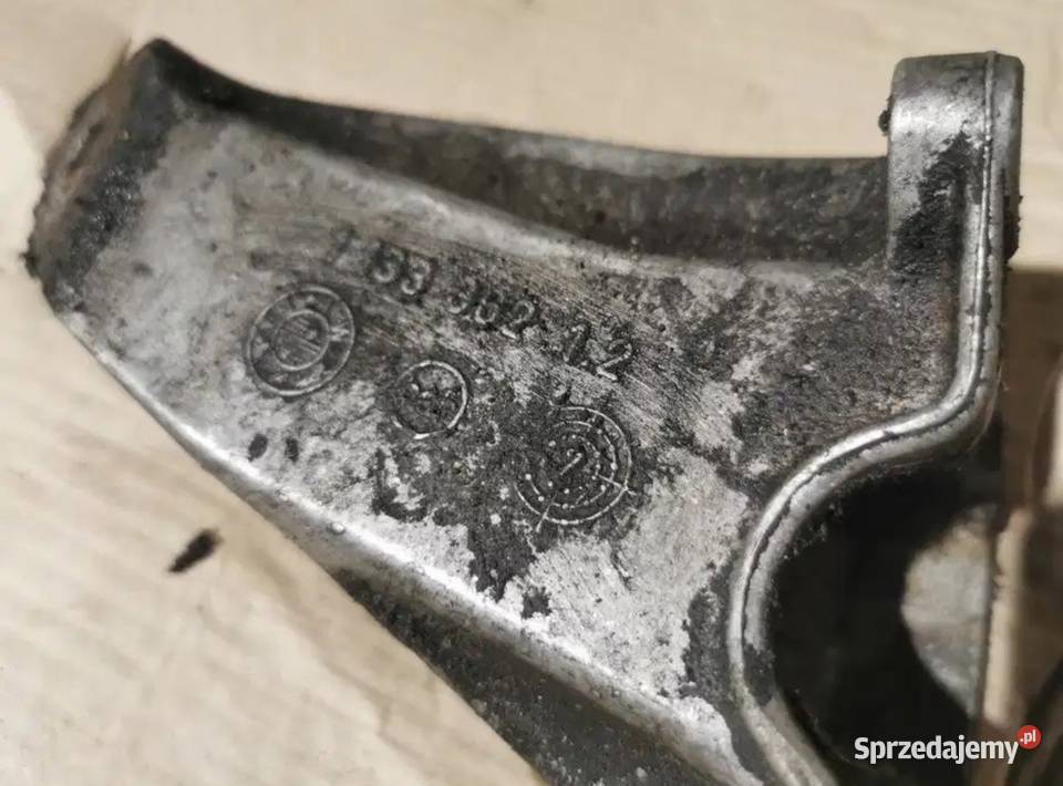 Łapa mocowanie silnika BMW E34 m20 prawa
