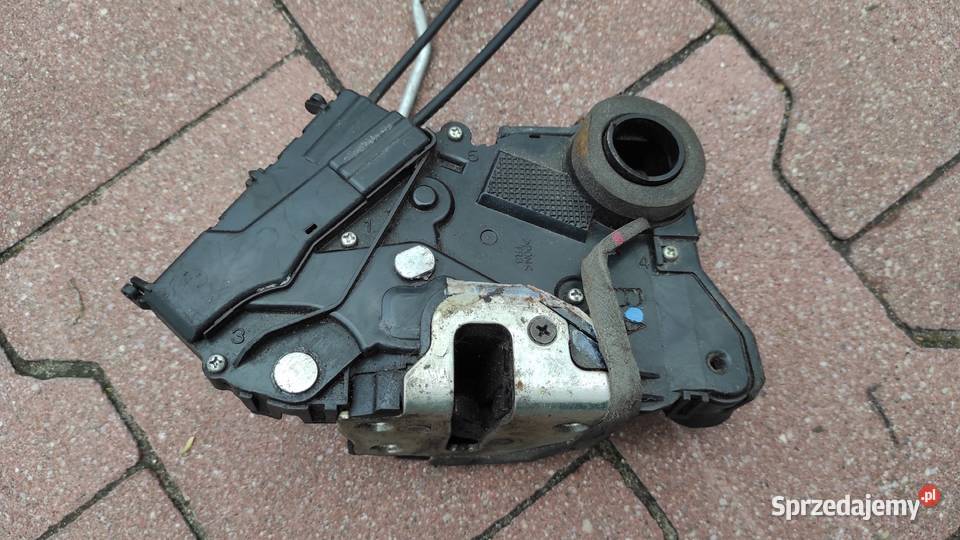 Toyota Yaris II 3d zamek drzwi prawy Otwock