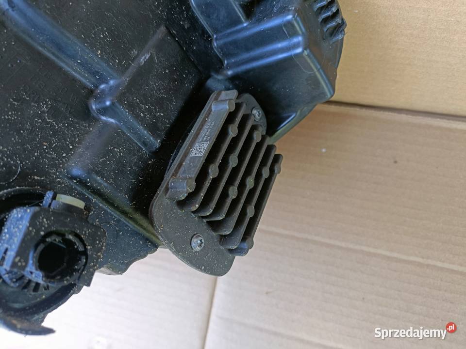 Ford OE LV4B13E016AH reflektor lampa prawa kuga osobowe Drezdenko
