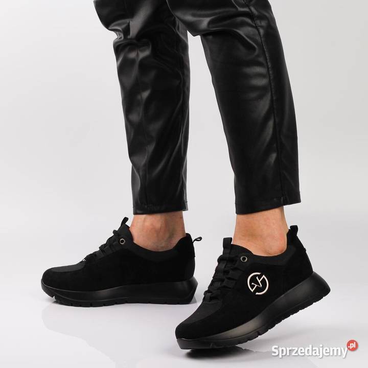 Czarne zamszowe sneakersy damskie na platformie