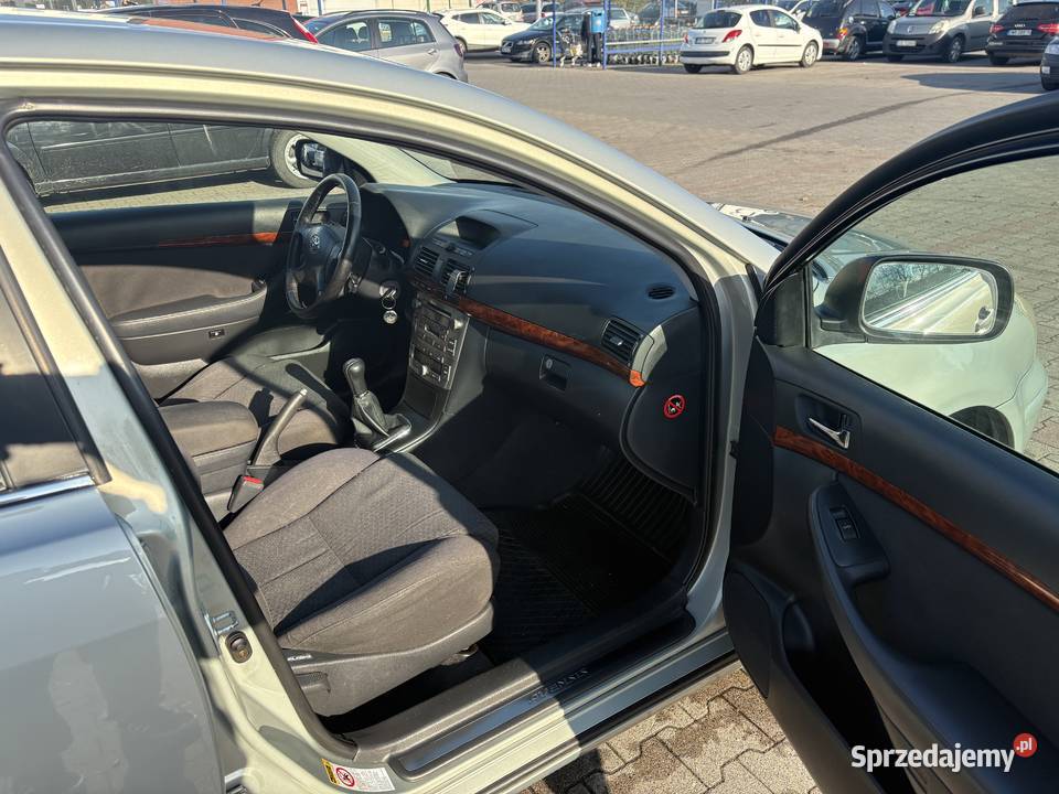 Toyota Avensis 20D4D 116 2004r zadbana Zarejestrowany w Polsce dolnośląskie Oleśnica
