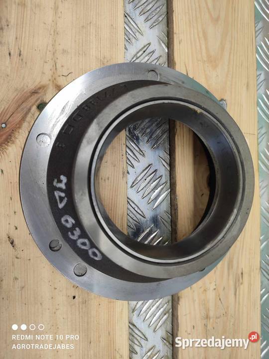Obudowa łożyska John Deere 6300 L77138 Wilkowo sprzedam