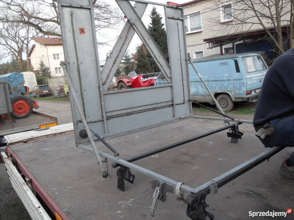 Tablica drogowa zamykająca ostrzegawcza drogówka