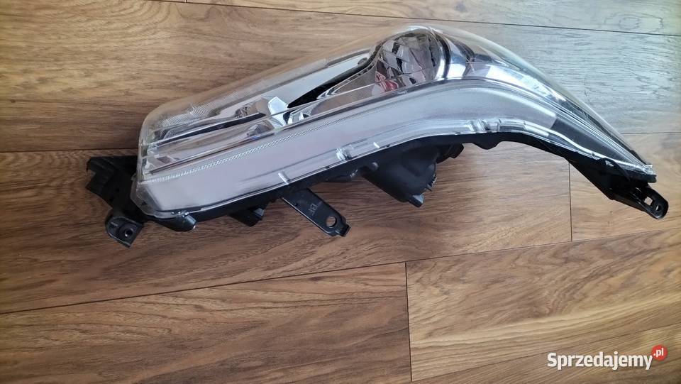 Toyota Hilux lampa przednia prawa żarówki w dolnośląskie Chocianów sprzedam