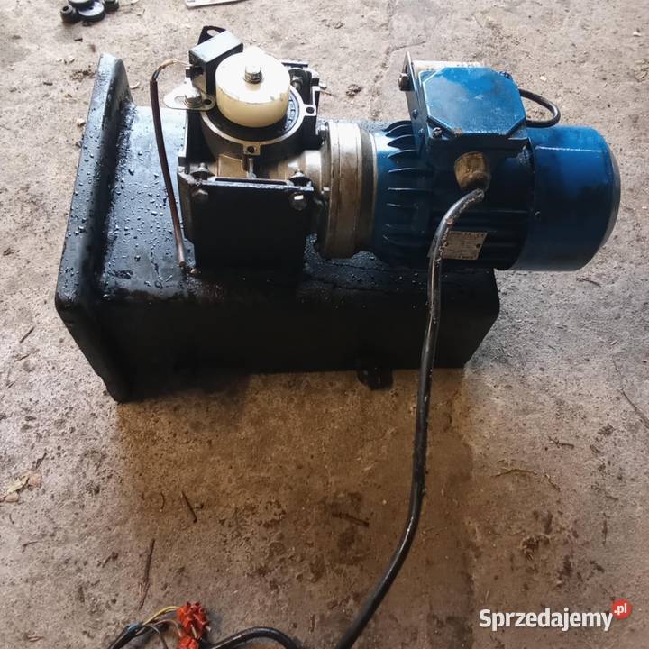 Podajnik tłokowy do kotła co