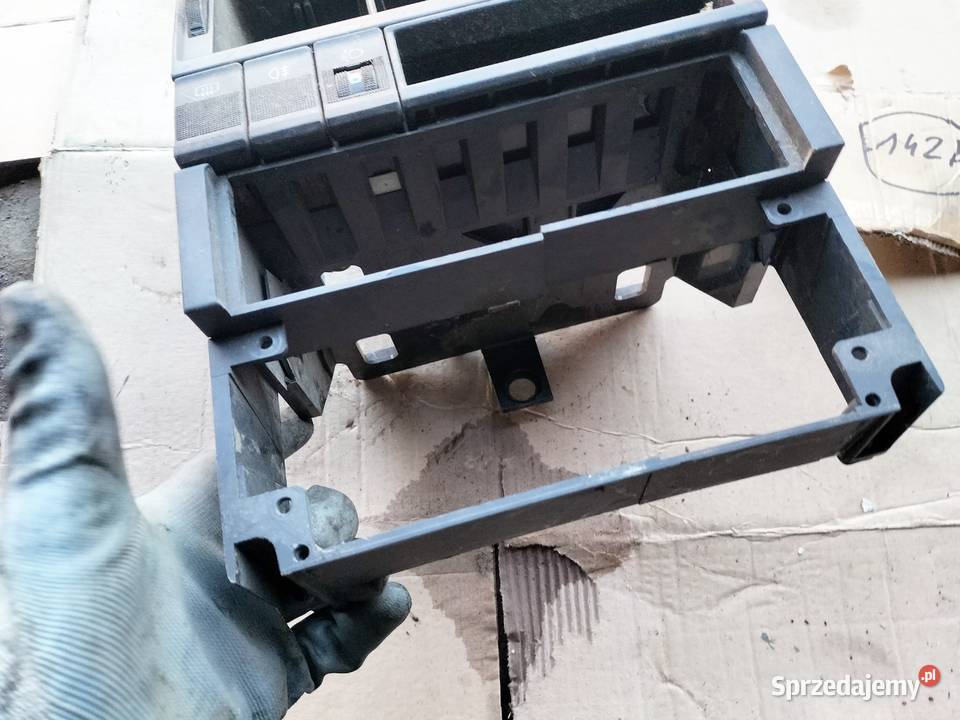 AUDI 80 B3 ŚRODKOWY PANEL NAWIEWU RAMKA RADIA lubelskie