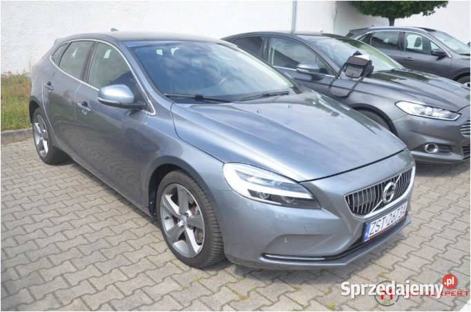 VOLVO V40 2017 149800 ccm 152 Warszawa