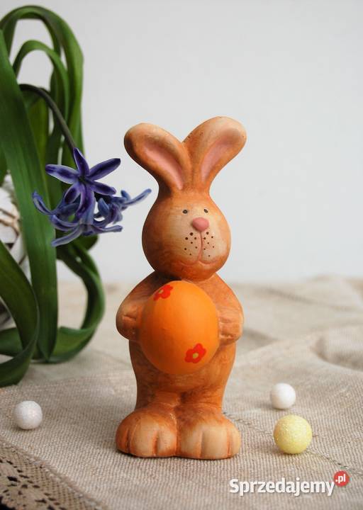 Zając wielkanocny z pisanką figurka ceramika Lublin