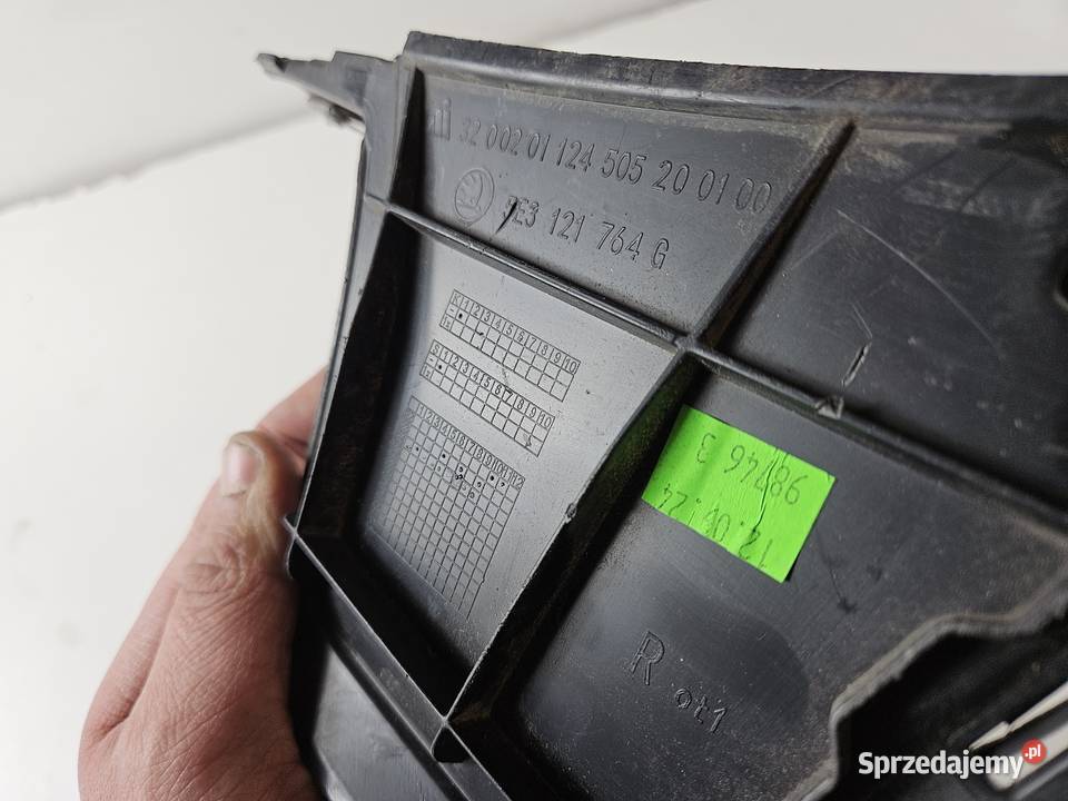 SKODA OCTAVIA IV 4 KIEROWNICA POWIETRZA PRAWA Kierownice powietrza Międzychód