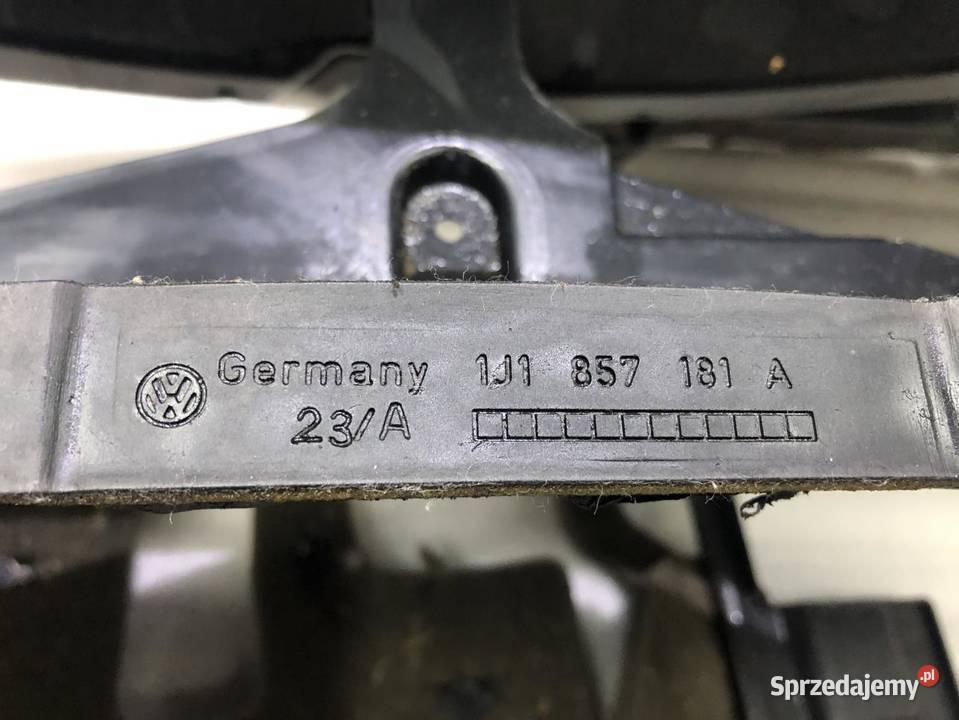 DESKA RODZIELCZA KONSOLA VOLKSWAGEN GOLF IV Deski rozdzielcze, konsole wielkopolskie