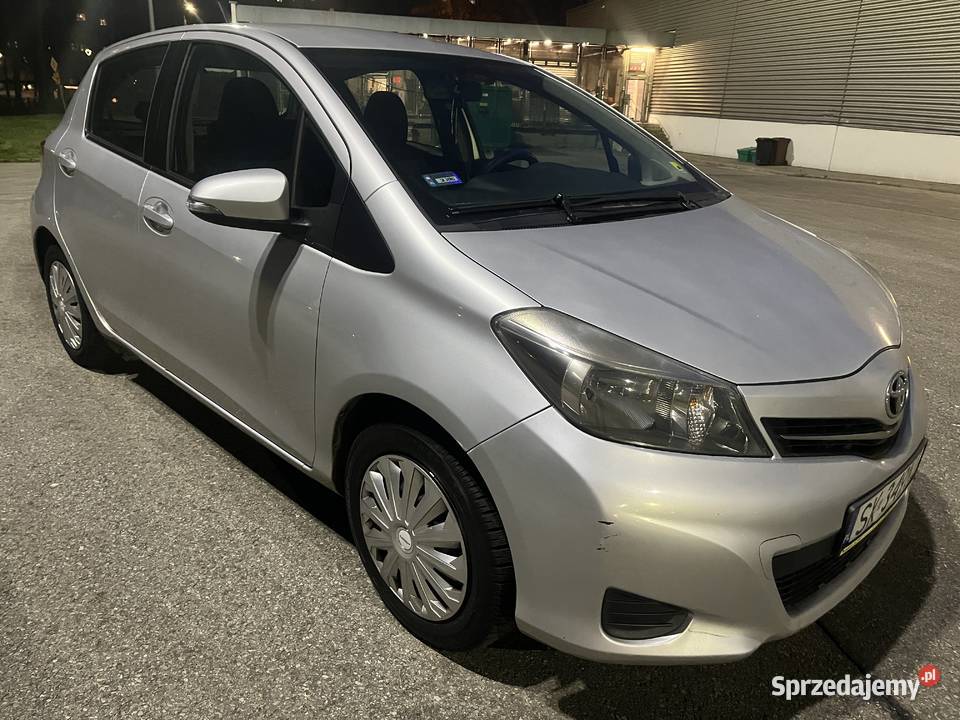Yaris 2015r 10 benzyna Salon Polski Będzin sprzedam