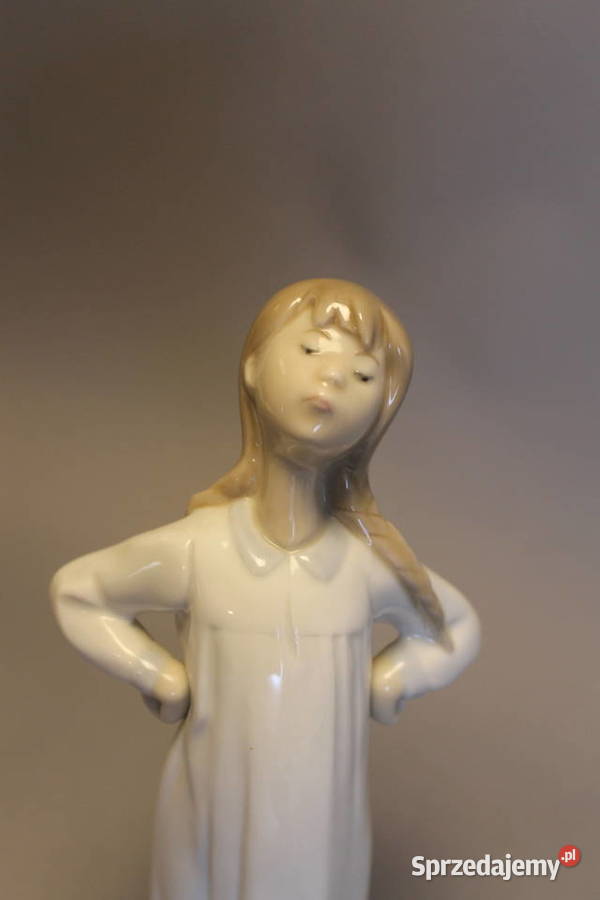 LLADRO Dziewczynka w nocnej koszuli Porcelana i szkło Dobrzany