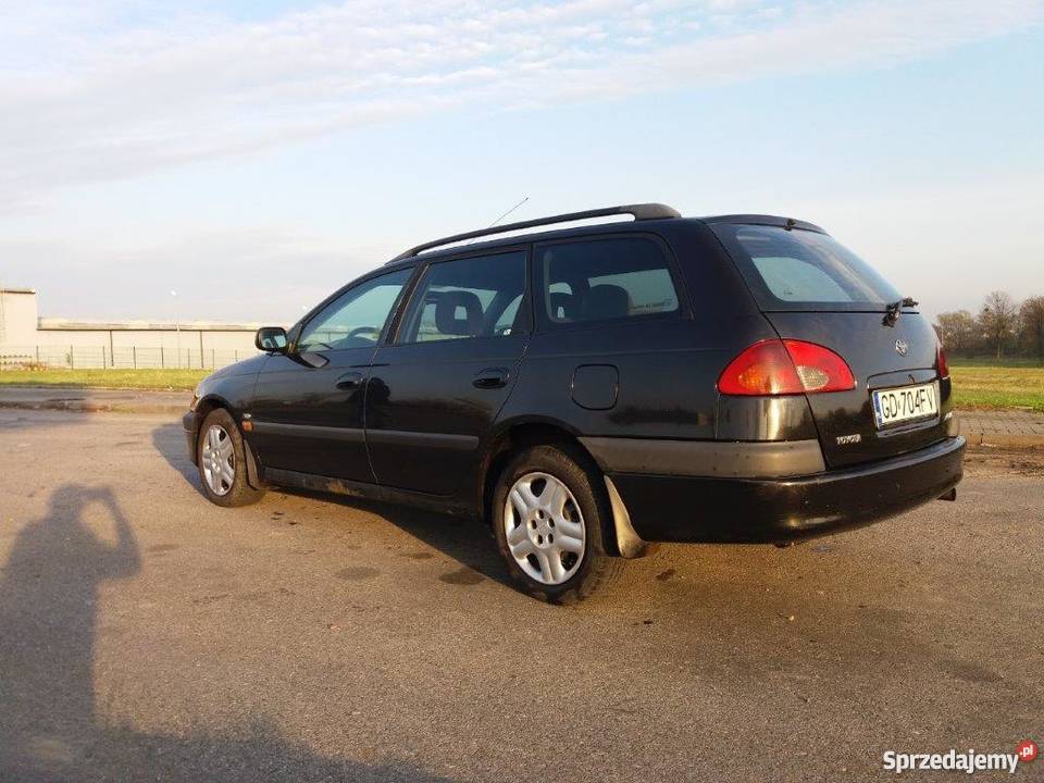 TOYOTA AVENSIS 20 td KOMBI Kombi Motoryzacja