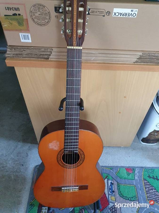 Gitara w zestawie pokrowiec stojak do nut i małopolskie Andrychów