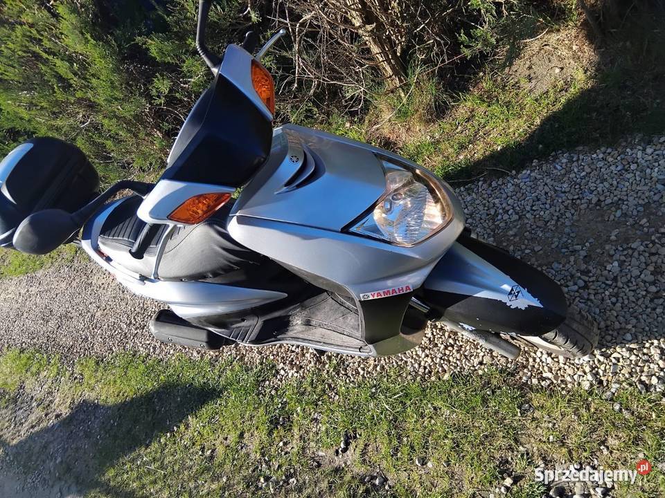 Skuter Yamaha 125 aktualne ubezpieczenie i kupiony w Polsce Konina sprzedam