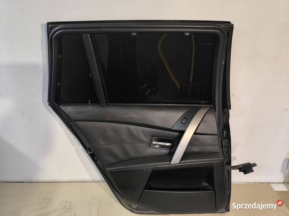 DRZWI KOMPLETNE LEWY TYŁ 668 BMW E61 Drzwi sprzedam