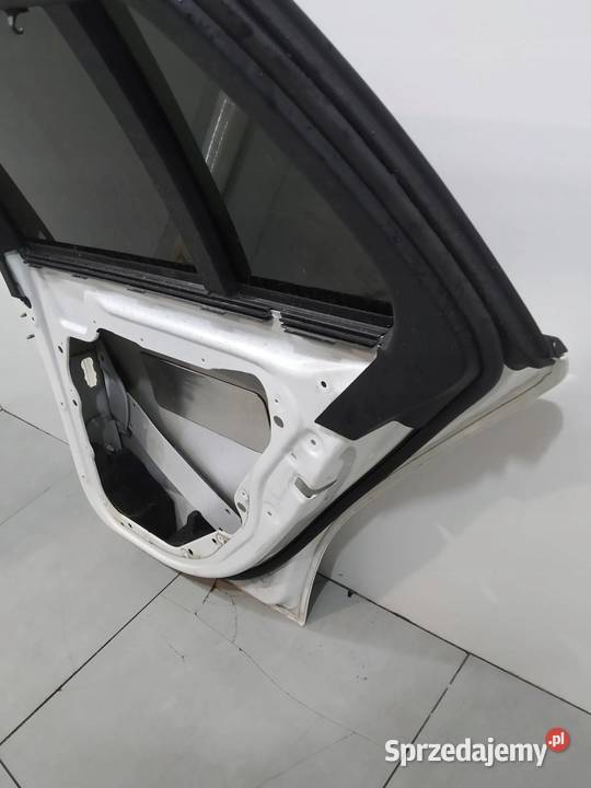 DRZWI PRAWE TYŁ KOMBI 799 MercedesBenz Cklasa IV osobowe sprzedam