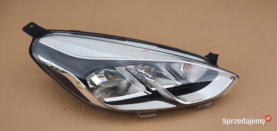FORD FIESTA MK8 REFLEKTOR PRAWY LAMPA PRAWA Trzciel sprzedam