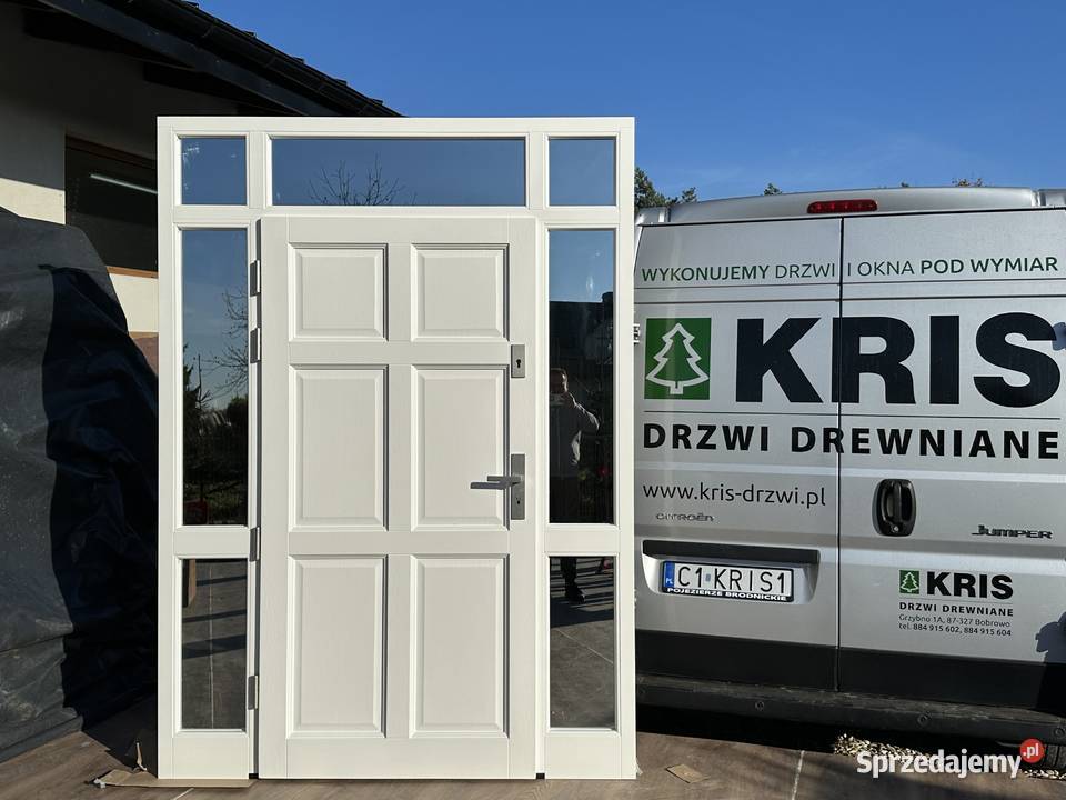 Drzwi zewnętrzne drewniane z doświetlami w Grzybno