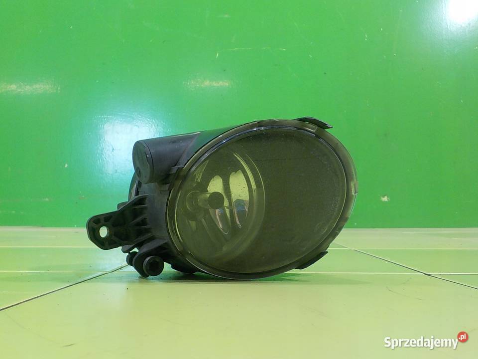 VOLVO V70 III 24 D5 08r KOMBI 5D halogen prawy Suków