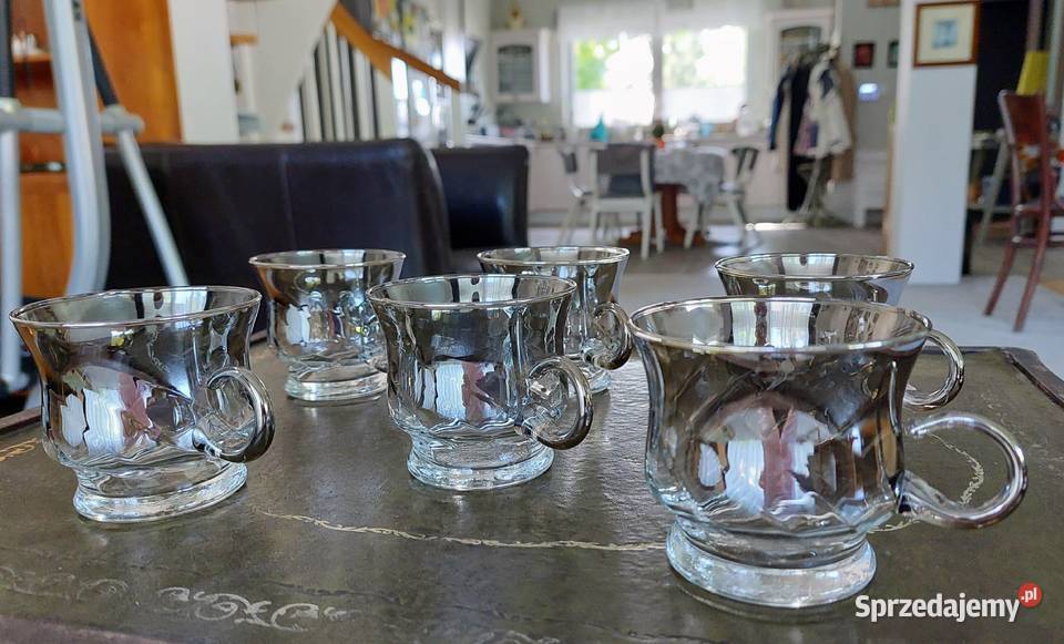 Filiżanki szklane z Huty Laura PRL 6 sztuk Józefów