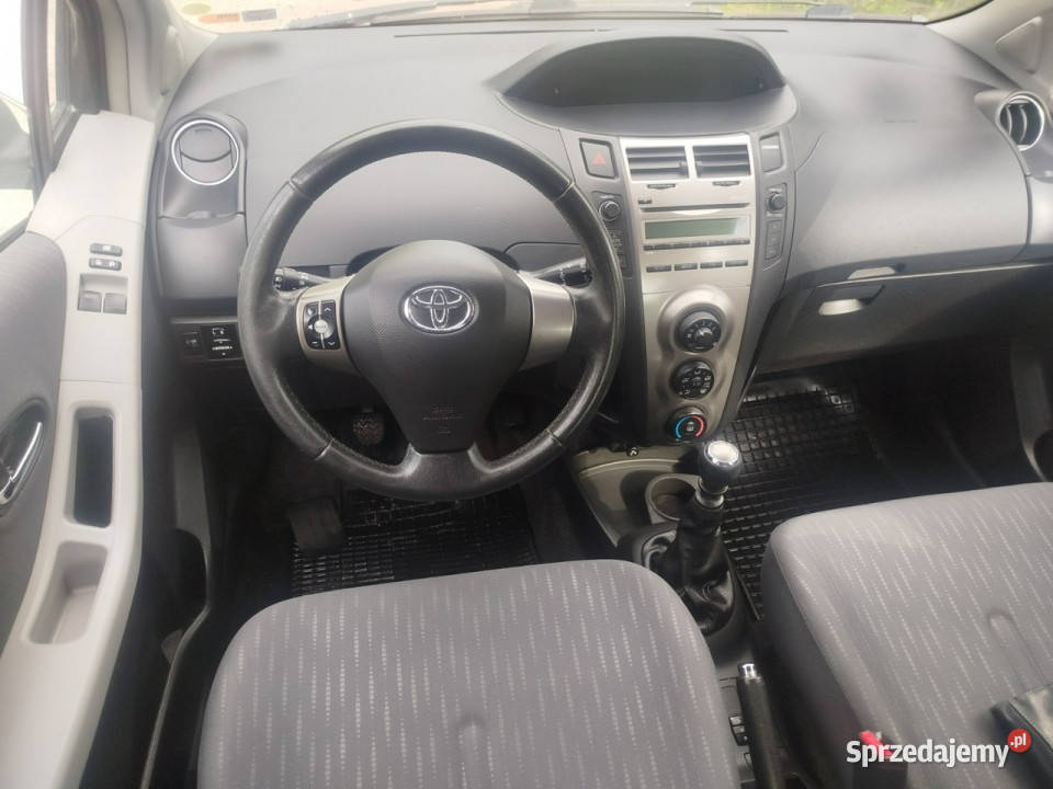 Toyota Yaris 5drzwi bez korozji zadbana w