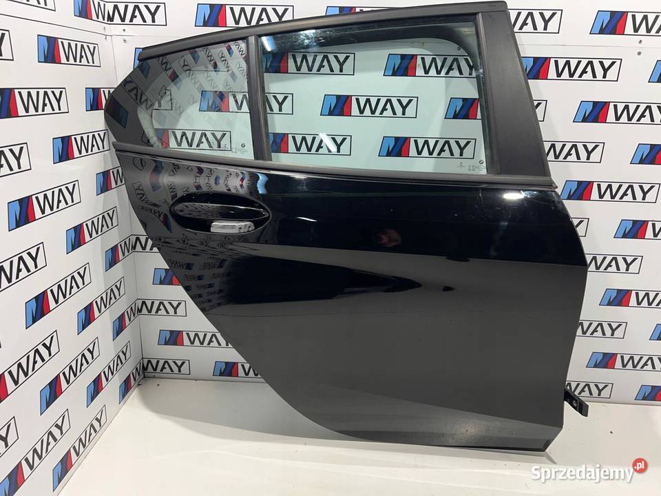 BMW F40 DRZWI PRAWY TYŁ TYLNE PRAWE 668 SCHWARZ osobowe sprzedam