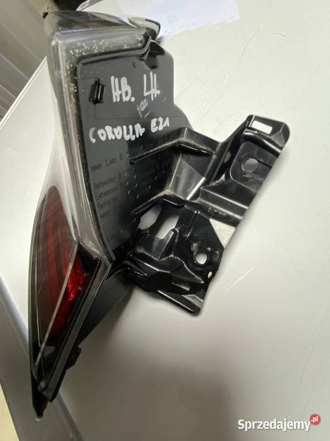 Toyota Corolla E21 HB lampa lewy tył tylna lewa