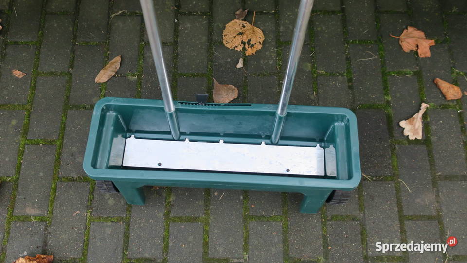 Siewnik do nawozu trawy