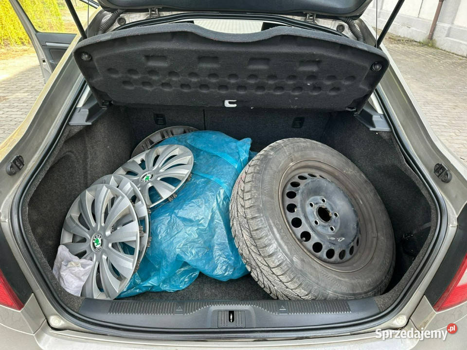 koda Octavia 16B gaz LPG Salon 102 Stan 2 KPL manualna świętokrzyskie Ostrowiec Świętokrzyski