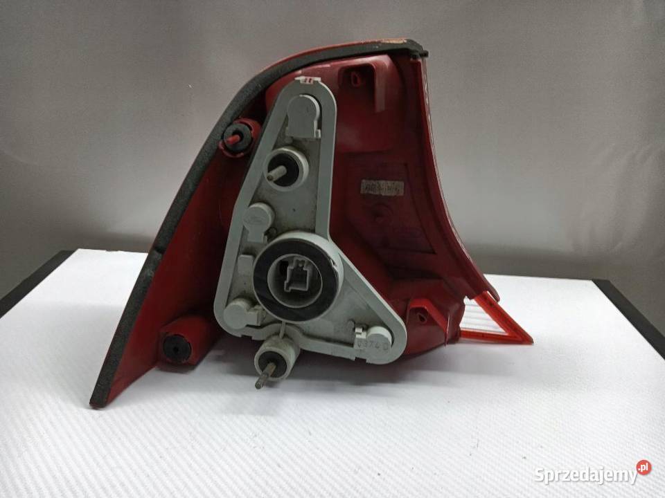 LAMPA TYŁ TYLNA PRAWA FORD FOCUS MK1 SEDAN